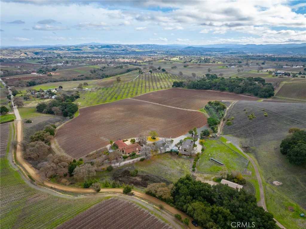 2135 Live Oak Rd, Paso Robles, California 93446 home-pic-2
