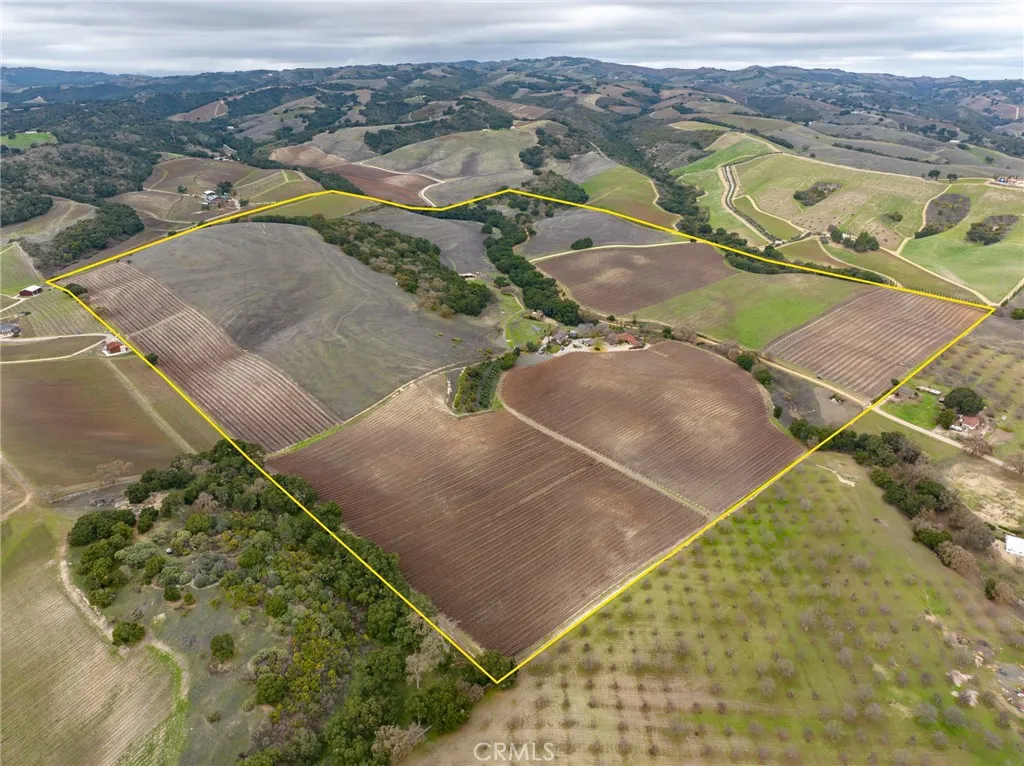 2135 Live Oak Rd, Paso Robles, California 93446 home-pic-1