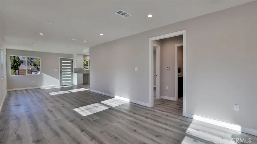 Main House: Living/Dining Area