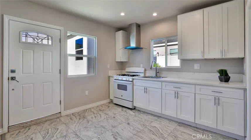 ADU: Single; Kitchen with​​‌​​​​‌​​‌‌​​‌​​​‌‌​​​‌​​‌‌​​‌‌​​‌‌​​​​ oven/range