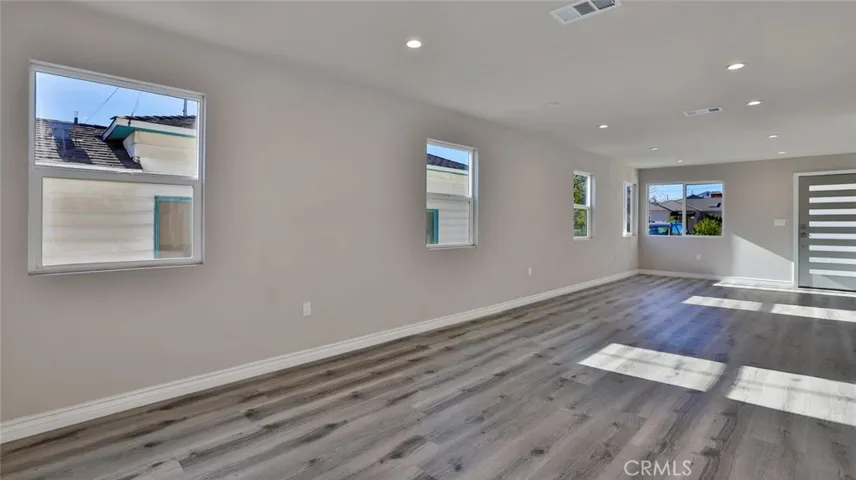 Main House: Living/Dining Area