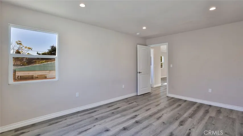 Main House: Primary Suite w/private bathroom