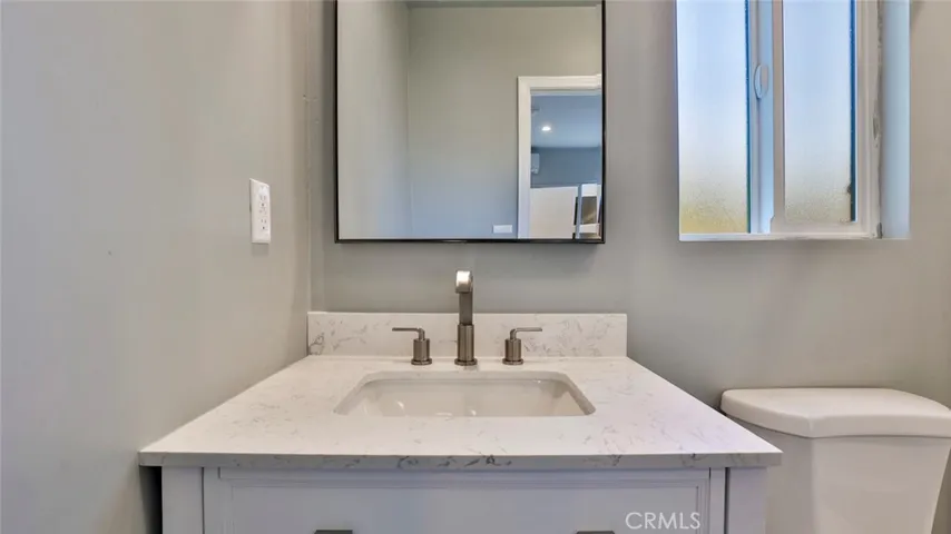 ADU: 1+1: Bathroom