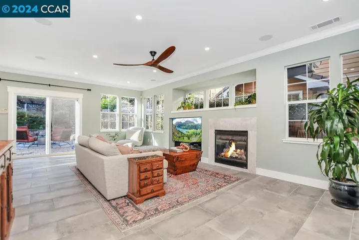 112 Mcmahon Court, Martinez, California 94553