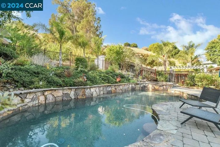 112 Mcmahon Court, Martinez, California 94553