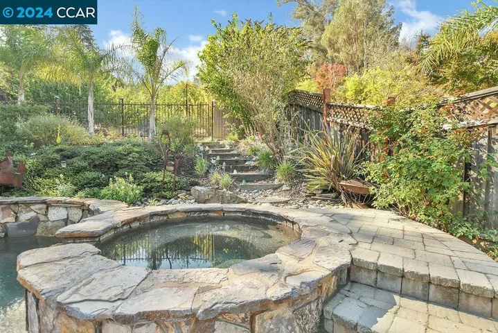 112 Mcmahon Court, Martinez, California 94553