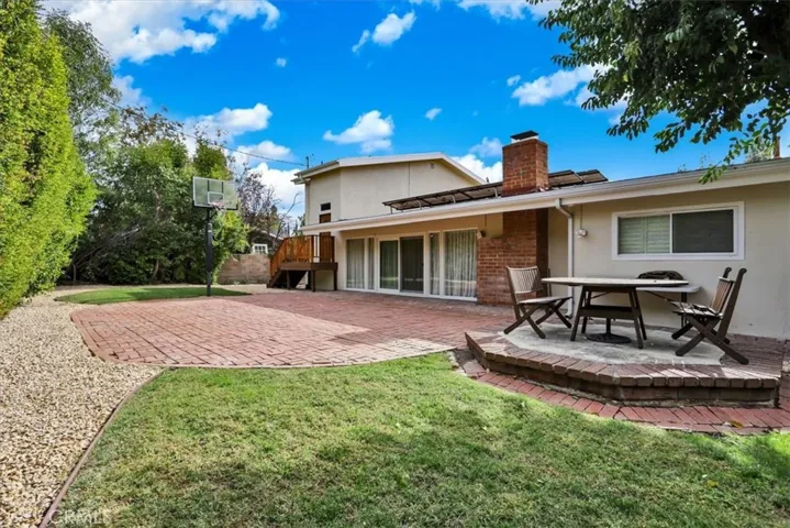 23161 Gainford Street, Woodland Hills, California 91364
