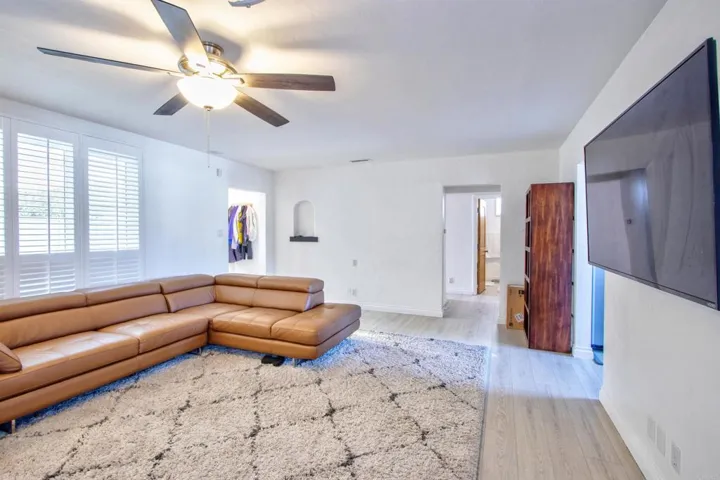 122 N Helix Avenue, Solana Beach, California 92075