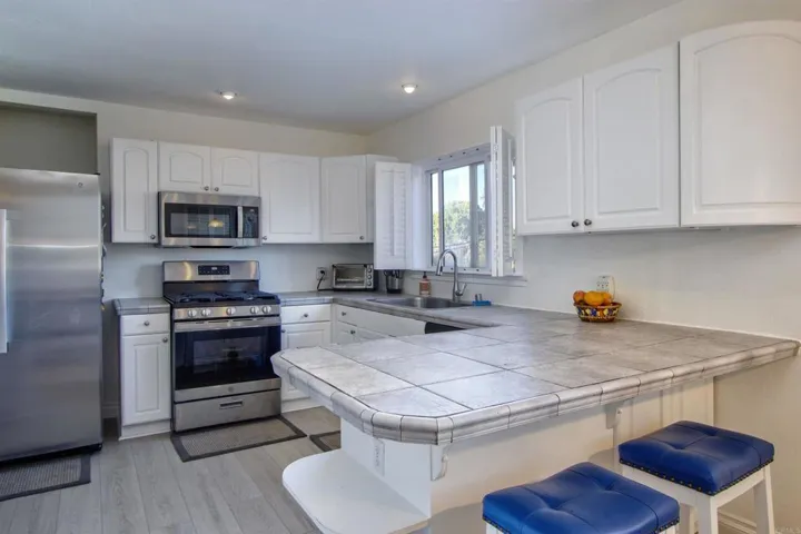 122 N Helix Avenue, Solana Beach, California 92075