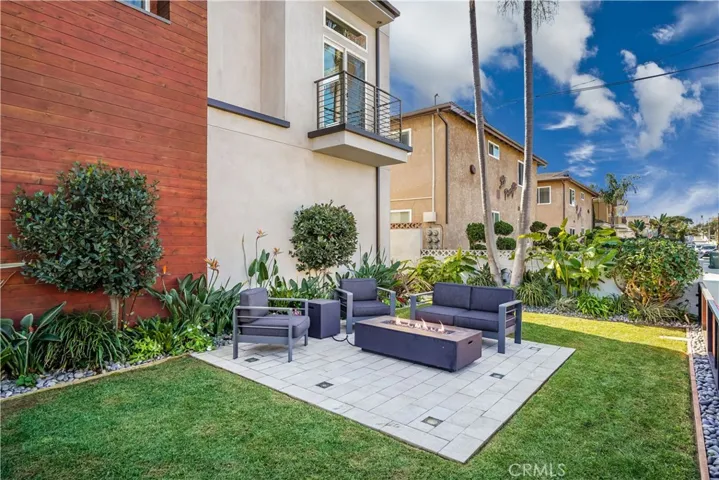 Private and enclosed front yard