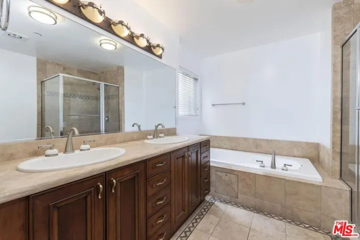 123 S Clark Drive 202, Los Angeles, California 90048