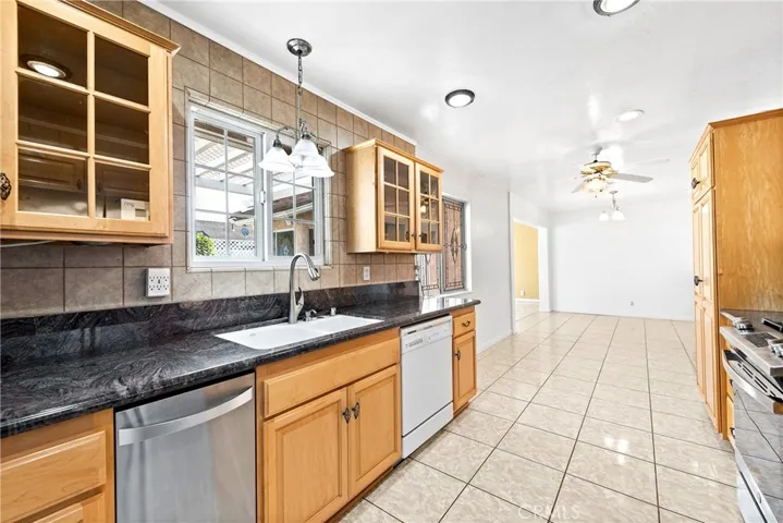 4700 S J Street, Oxnard, California 93033