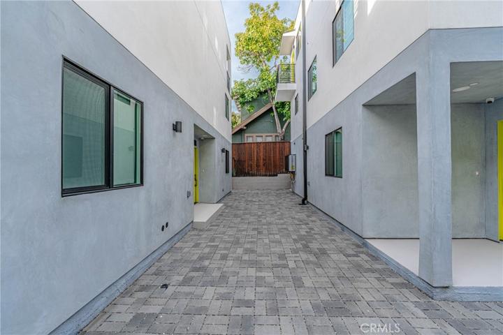 1947 N Vista Del Mar Avenue, Los Angeles, California 90068