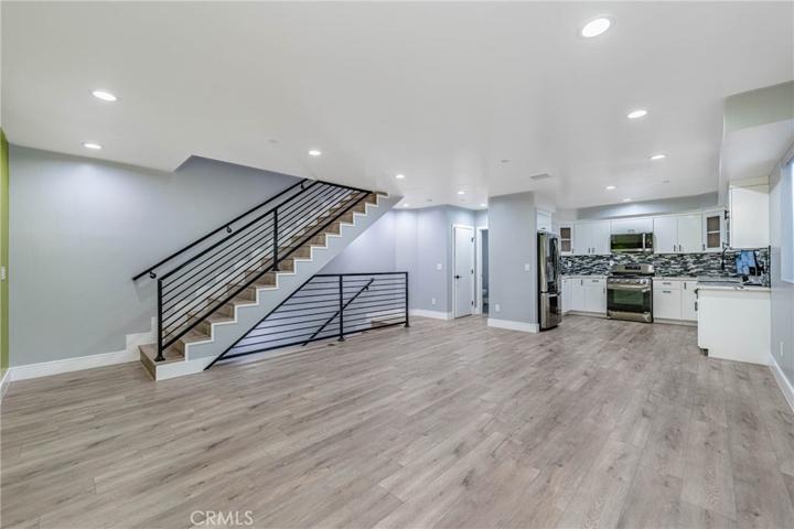 1947 N Vista Del Mar Avenue, Los Angeles, California 90068