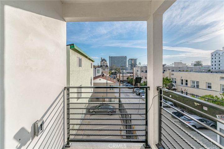 1947 N Vista Del Mar Avenue, Los Angeles, California 90068