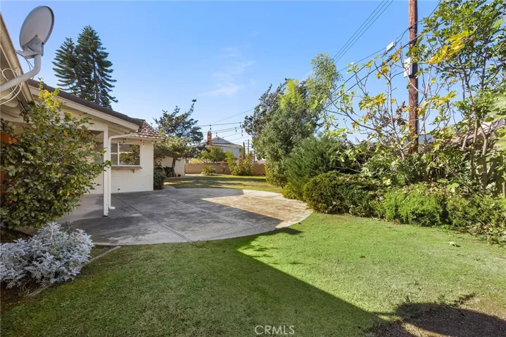 So much outdoor space on the end of a cul-de-sac!