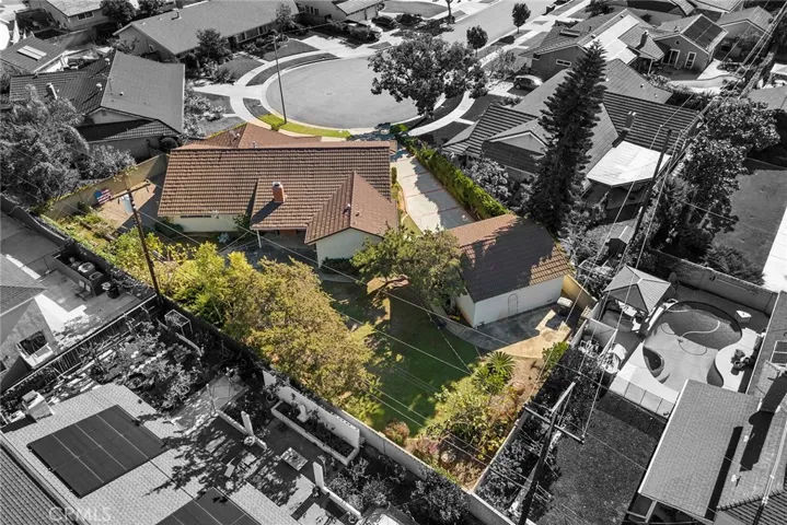 Come join this wonderful cul-de-sac neighborhood and begin creating new memories!