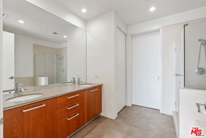 801 S Grand Avenue 1612, Los Angeles, California 90017