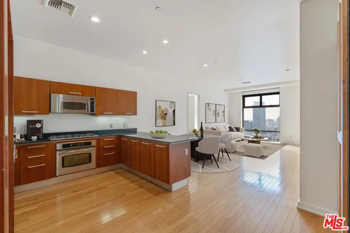 801 S Grand Avenue 1612, Los Angeles, California 90017