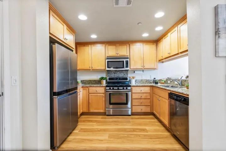 1033 Scotia Terrace 302, Sunnyvale, California 94089