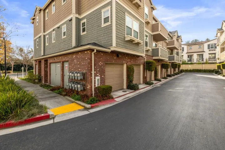 1033 Scotia Terrace 302, Sunnyvale, California 94089