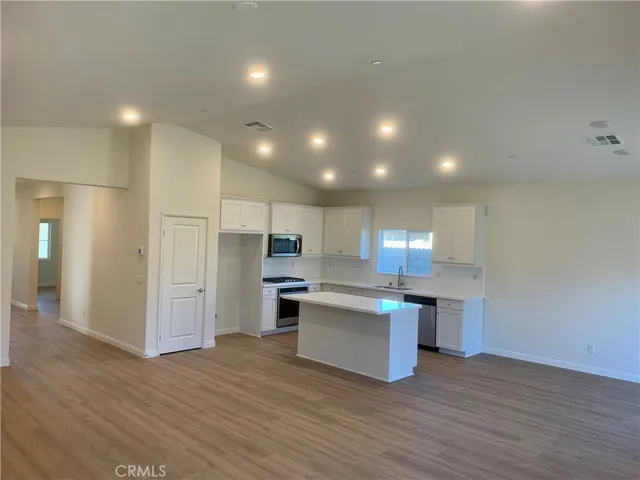 15640 San Diego Lane, Victorville, California 92394