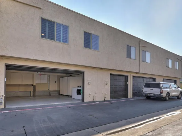 Garage/Exterior