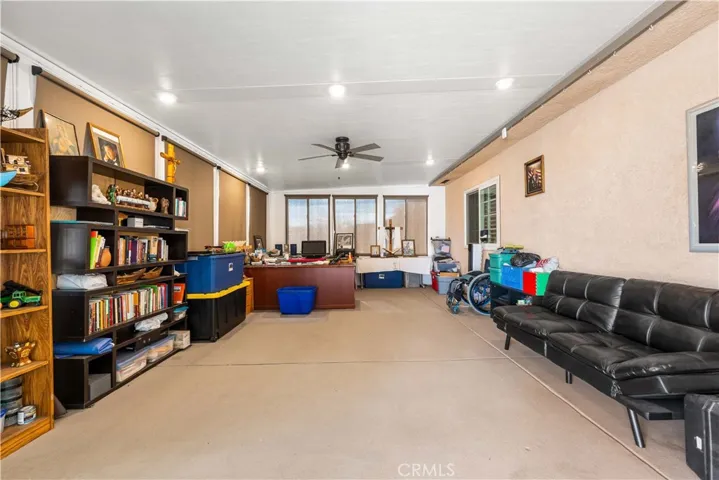 9081 _pinon Avenue, Hesperia, California 92345