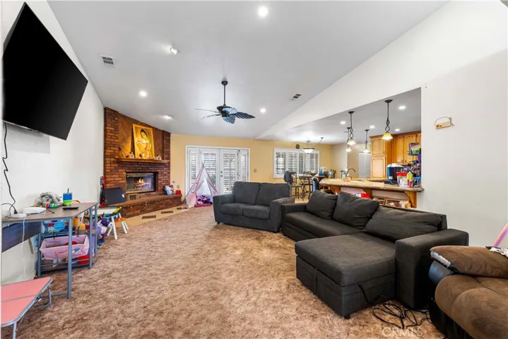 9081 _pinon Avenue, Hesperia, California 92345