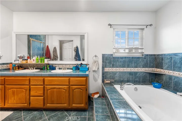 9081 _pinon Avenue, Hesperia, California 92345