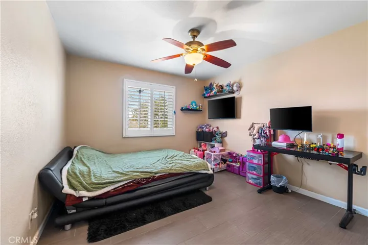 9081 _pinon Avenue, Hesperia, California 92345