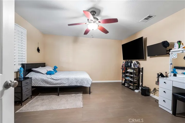 9081 _pinon Avenue, Hesperia, California 92345