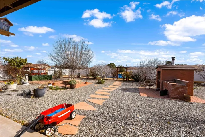 9081 _pinon Avenue, Hesperia, California 92345