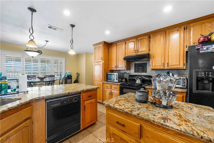 9081 _pinon Avenue, Hesperia, California 92345