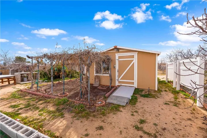 9081 _pinon Avenue, Hesperia, California 92345