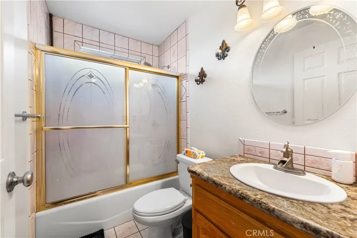 9081 _pinon Avenue, Hesperia, California 92345