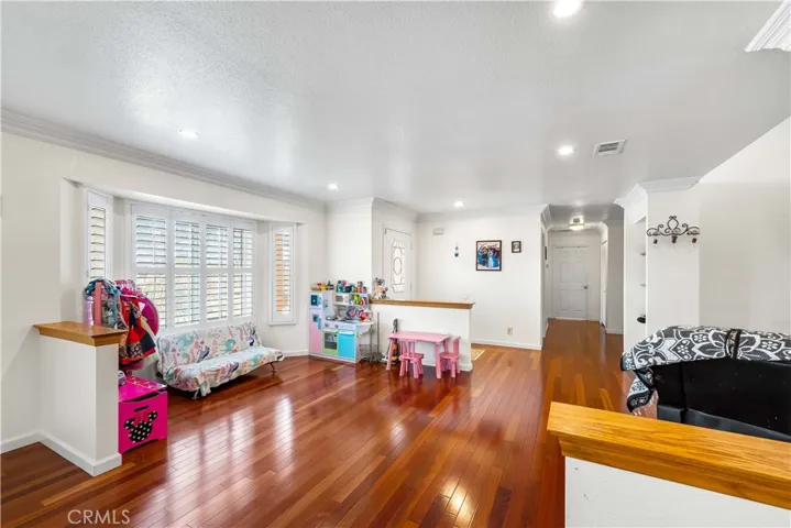 9081 _pinon Avenue, Hesperia, California 92345