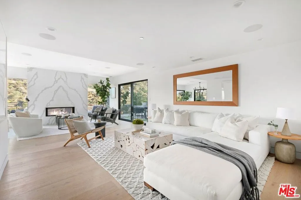 8509 Crescent Drive, Los Angeles, California 90046 home-pic-2
