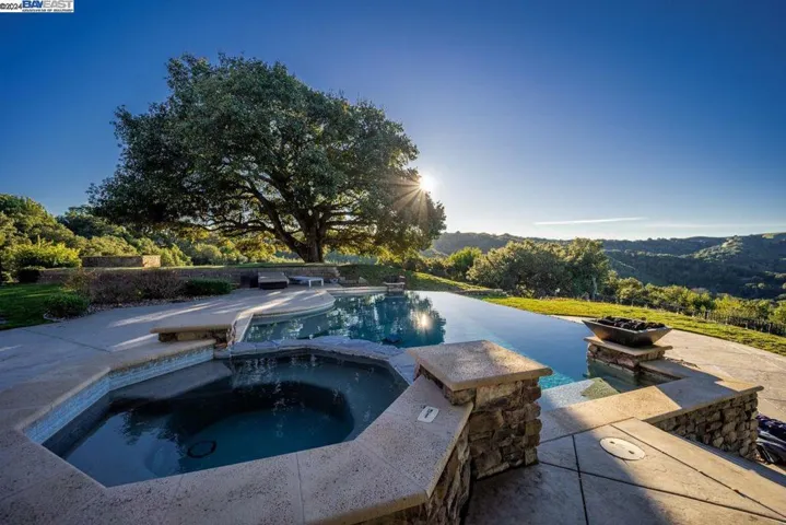 9767 Santos Ranch Rd, Pleasanton, California 94588