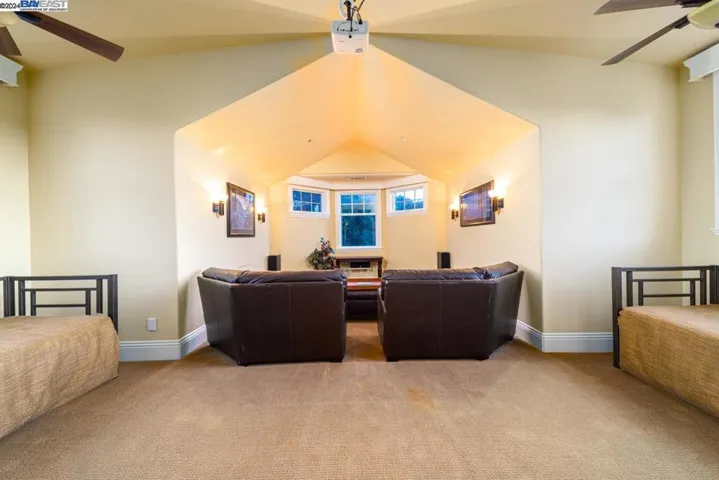9767 Santos Ranch Rd, Pleasanton, California 94588