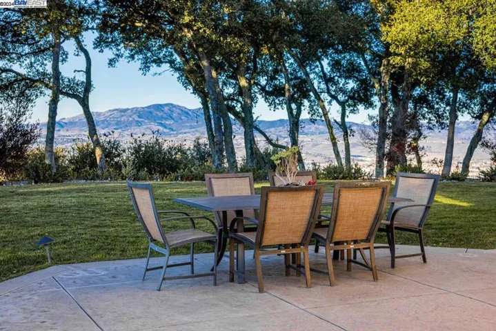 9767 Santos Ranch Rd, Pleasanton, California 94588