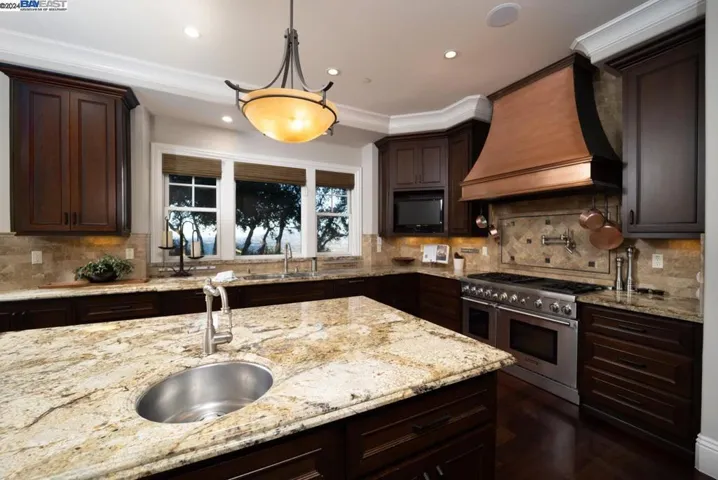 9767 Santos Ranch Rd, Pleasanton, California 94588