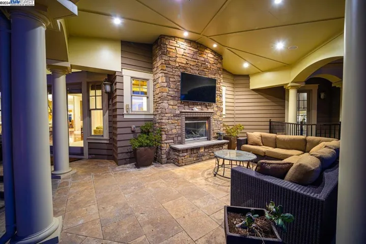 9767 Santos Ranch Rd, Pleasanton, California 94588