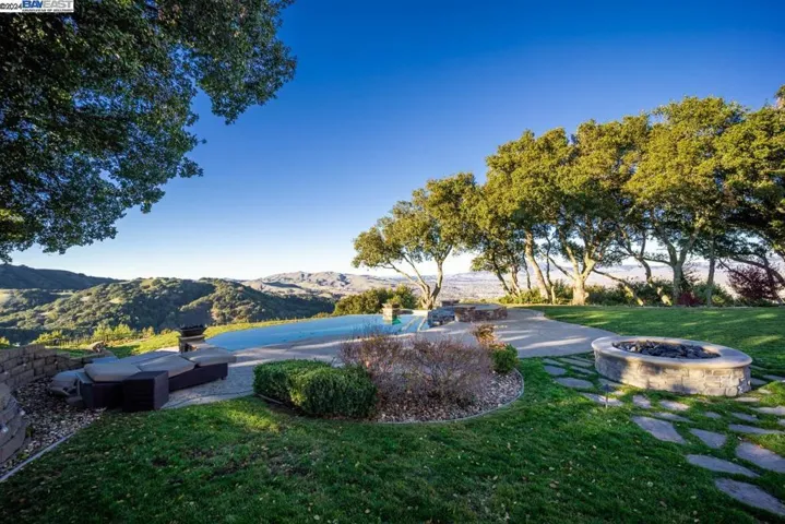 9767 Santos Ranch Rd, Pleasanton, California 94588