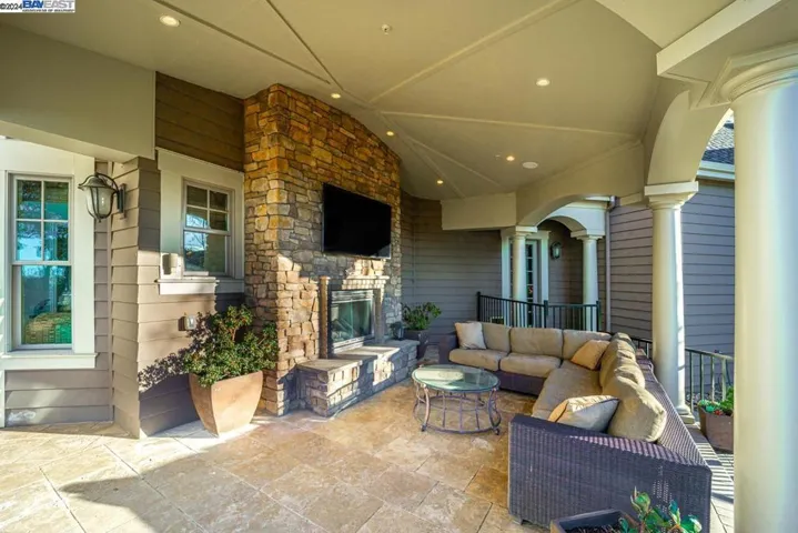 9767 Santos Ranch Rd, Pleasanton, California 94588
