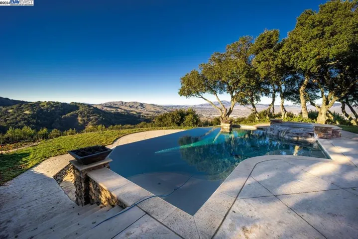 9767 Santos Ranch Rd, Pleasanton, California 94588