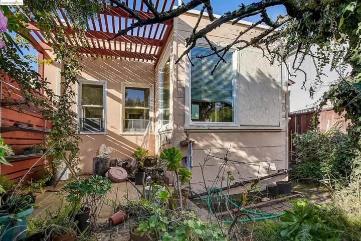 3748 High St, Oakland, California 94619