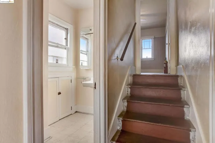 3748 High St, Oakland, California 94619