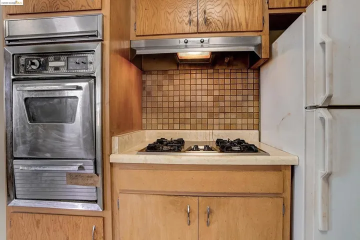 3748 High St, Oakland, California 94619