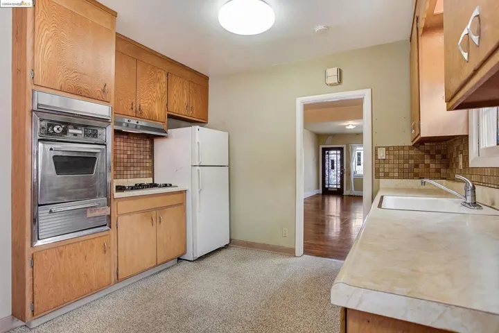 3748 High St, Oakland, California 94619